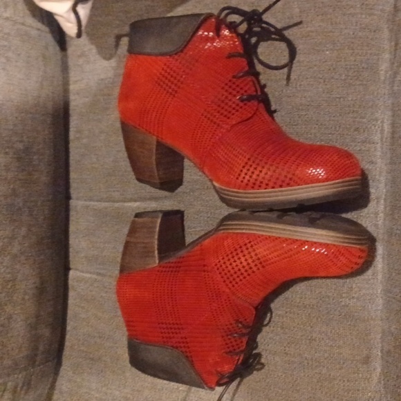 Wolky Stacked Red Platform Stacked Heeled Bootie w/Black Collar US 7.5 EU 38 - Picture 3 of 8